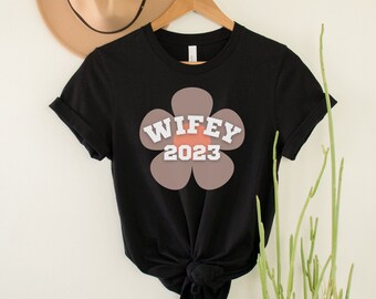 Camisa personalizada Wifey Est 2023, camisa de compromiso, regalo de despedida de soltera, regalo para novia, regalo de novia personalizado, camisa de esposa nueva