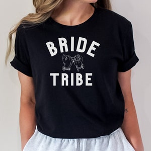Camisa de noiva, futura noiva, camisa de noivado, camisa de lua de mel, presente de noiva, camiseta de casamento, presente de chá de panela, camiseta de noiva, camisa de tribo de noiva