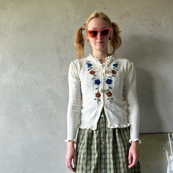 Vintage Korean Beige Cardigan with Embroidered Flowers