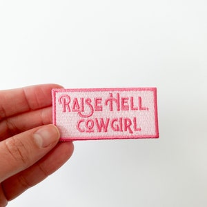 Raise Hell Cowgirl Patch gestickt Bügelbild Südlicher Outlaw Country Charme, Cowboy Patch, Junggesellinnenabschied Trucker Hat Bar Nashville