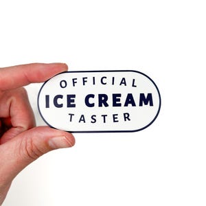 Lustiger Eiscreme-Aufkleber | Blau & Weiß Spaß Aufkleber | Foodie Aufkleber | Wasserdichte Vinyl-Aufkleber für Laptops, Autos, Wasserflaschen