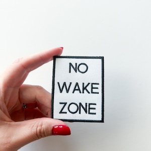 Parche termoadhesivo bordado "No Wake Zone" para ropa, sombreros y bolsos. Parche de lago, regalo para amantes de los lagos y la playa, wakeboard y navegación.