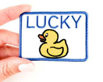 Lucky Duck-strijkpatch: geborduurde patch voor hoeden, kleding en tassen | Eendenliefhebbers, dierenhumor, perfect voor jagers die van vissen houden