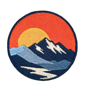 Parche bordado de montaña para planchar o coser / Sombreros, ropa y bolsos / Naturaleza Camping Senderismo Aventura Explorar Recuerdo Círculo Aire Libre