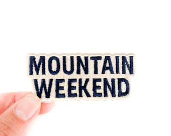 Naszywka „Weekend w górach” | Naszywka haftowana do prasowania „Przygoda na świeżym powietrzu” | Naszywka do wędrówek pieszych i kempingowych | Naszywka „Miłośnik przyrody” | Naszywka podróżna