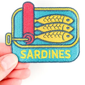 Sardines Patch – Retro Embroidered Iron-On Patch for Foodies, Campers, Fishermen, Coastal Style, Fishing Gifts, Funny Patches