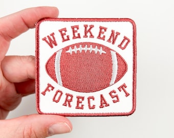 Parche bordado termoadhesivo con pronóstico del fin de semana y balón de fútbol americano - Perfecto para fiestas previas al partido y la temporada de fútbol americano, para amantes del fútbol americano o para quienes usan gorra de camionero.