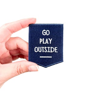 Navy Go Play Außerhalb Bügelbild Gestickter Aufnäher für Hut, Kleidung Tasche, Natur, Wandern, Camp Abenteuer Geburtstag Angeln Natur Draußen
