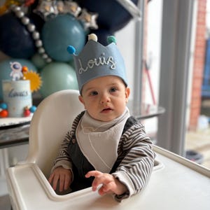 Corona di compleanno ricamata a mano per compleanni di neonati e bambini, ricordo personalizzato per il primo compleanno e occasioni speciali