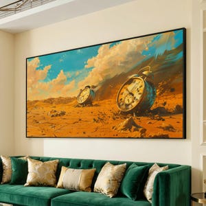 Könnte beinhalten: Ein rechteckiger Wandkunstdruck mit einer surrealen Landschaft, in der zwei verwitterte, bläuliche Wecker auf einem rissigen, orangefarbenen Wüstenboden unter einem lebendigen Himmel mit wirbelnden Wolken und dunkelblauen sowie goldenen Streifen stehen.