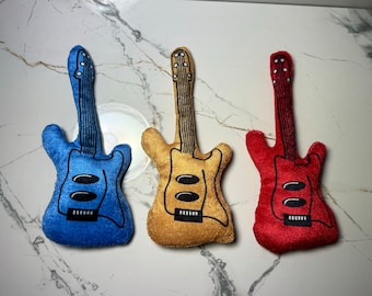 Cat kicker mini guitar catnip toy
