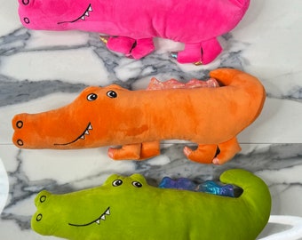 Pluszowa zabawka dla psa w kształcie aligatora, która wydaje dźwięki