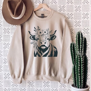 Highland Cow Sweatshirt Gift Floral Highland Cow Crewneck Western Sweatshirt Cute Cow Shirt Cow Gift For Her Farmer Gift Animal Lover Gift
