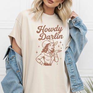 Howdy Darlin Shirt Gift Cowgirl Shirt Western Country Tee Shirt Western Top Howdy Shirt Country Shirt Retro Cowgirl Top Gift