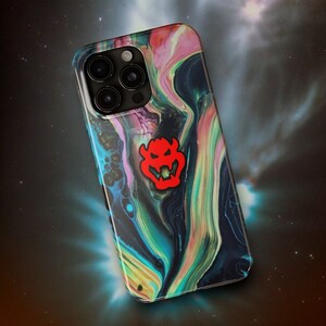クッパ iPhone ケース | ユニークな iPhone 14、13、12 Pro Max、任天堂風、彼へのギフト、ボーイフレンドへのギフト、ビデオゲーム デザイン、スーパーマリオ ロゴ