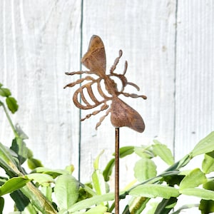 Luxury Steel Bee Flower Pot Stake Bee Garden Stake for Indoor Plant Small Metal Bee Planter Stake Copper Patina Bee Decor for Small Plants