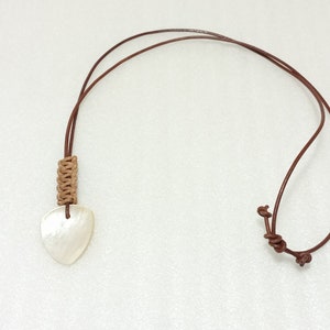 Pick Shell Halskette, handgemachte Halskette, Shell Leder, einfach verstellbare Lederband, Unisex Halskette, Muttertagsgeschenk