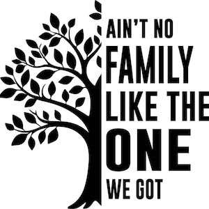 Op de afbeelding: Zwart-wit grafisch ontwerp met een boomsilhouet en de tekst "Ain't no family like the one we got".