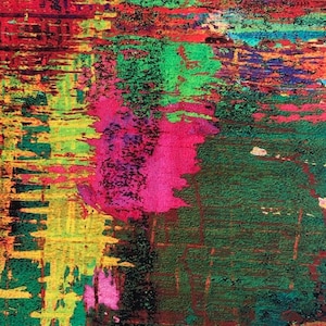 以下が含まれることがあります： 赤、緑、黄色、ピンクなど、鮮やかな色の組み合わせで描かれた抽象画。絵画は、筆跡や絵の具の飛沫によって、質感があり、層状になっているように見える。