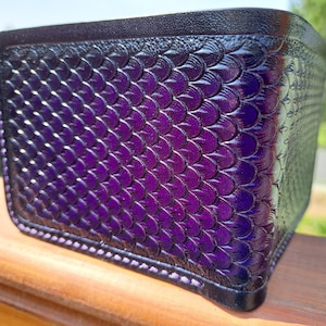 Cartera de piel con forma de dragón, trabajo de cuero personalizado, billetera plegable con forma de escama de dragón, encargo personalizado, billetera minimalista, regalo unisex, arte con forma de dragón