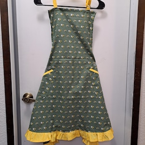 Bee Apron, Baking Apron with Pockets, Adjustable Waist and Neck, Honey Bee Apron, Fantasy Apron, Honeycomb Apron, Adult Size, Vintage Apron