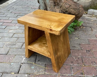 Holzhocker (helle Walnussfarbe), Holzbadezimmerhocker, Holzcouchtisch, Innendekoration, Kunstdekor