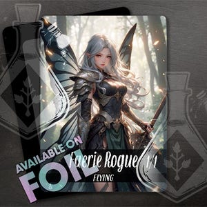 Puede incluir: Una carta de juego de fantasía con un personaje femenino con cabello blanco y alas. La carta se titula "Faerie Rogue" y tiene una calificación de vuelo de 1/1. La carta está disponible en foil.
