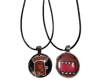 domo pendant necklace