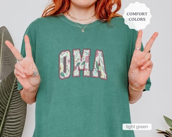 Blommig Oma-skjorta, Oma Comfort Colors-t-shirt, graviditetsmeddelande till mormor, mors dag-present, oma-födelsedagspresenter, present till nyblivna mormor