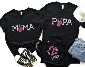 Personalisiertes Bad 2 The Bone Outfit zum 2. Geburtstag für Mädchen, individuelles Bad 2 The Bone Familien-Partnerlook-Shirt zum 2. Geburtstag, Born Two Rock Geburtstag