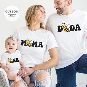 ミツバチの初めての誕生日お揃いのファミリーTシャツ、1回目のミツバチの日の女の子Tシャツ、女王蜂の衣装、1回目のミツバチの日をテーマにした誕生日パーティー、ミツバチのママと私Tシャツ