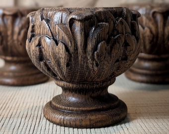 Set van 2 eikenhouten kandelaars met antieke patina afwerking