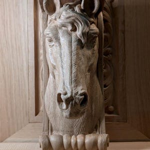 Paardenhoofd consolebeugel van eikenhout afbeelding 2