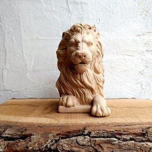 Terminale per montante a forma di leone in rovere non verniciato