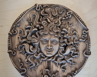 Decoratief paneel Gorgon Medusa in eikenhout met antieke patina, diameter 250 mm (9,8 inch).