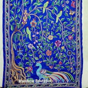純粋なシルクの孔雀モチーフのカンタ手刺繍ドゥパッタ、多色の花と鳥のカンタ手刺繍ドゥパッタ、生命の木のカンタ