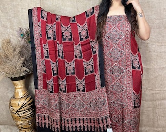 Pièces de la combinaison en modal ajrak à imprimé blocs de main : haut et dupatta, combinaisons en modal ajrakh teint naturel végétal