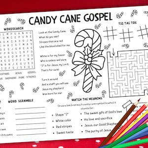 Może przedstawiać: Arkusz aktywności o tematyce bożonarodzeniowej zatytułowany "Candy Cane Gospel" z wyszukiwaniem słów, rozsypanką wyrazową i labiryntami. Zawiera dużą ilustrację laski cukrowej i zestaw kolorowych ołówków.