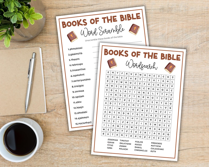 Pu&ograve; includere: Due fogli di giochi biblici stampabili. Il primo foglio &egrave; un cruciverba con il titolo "Libri della Bibbia Cruciverba". Il secondo foglio &egrave; una ricerca di parole con il titolo "Libri della Bibbia Ricerca di Parole".