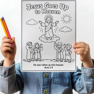 Puede incluir: Una p&aacute;gina para colorear en blanco y negro con el texto "Jesus Goes Up to Heaven". La ilustraci&oacute;n representa a Jes&uacute;s ascendiendo al cielo, rodeado de nubes y figuras abajo. Tambi&eacute;n est&aacute; presente el texto "He was taken up into heaven. Acts 1:9".