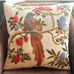 Funda de almohada con bordado de pájaro en Crewel: cojín decorativo