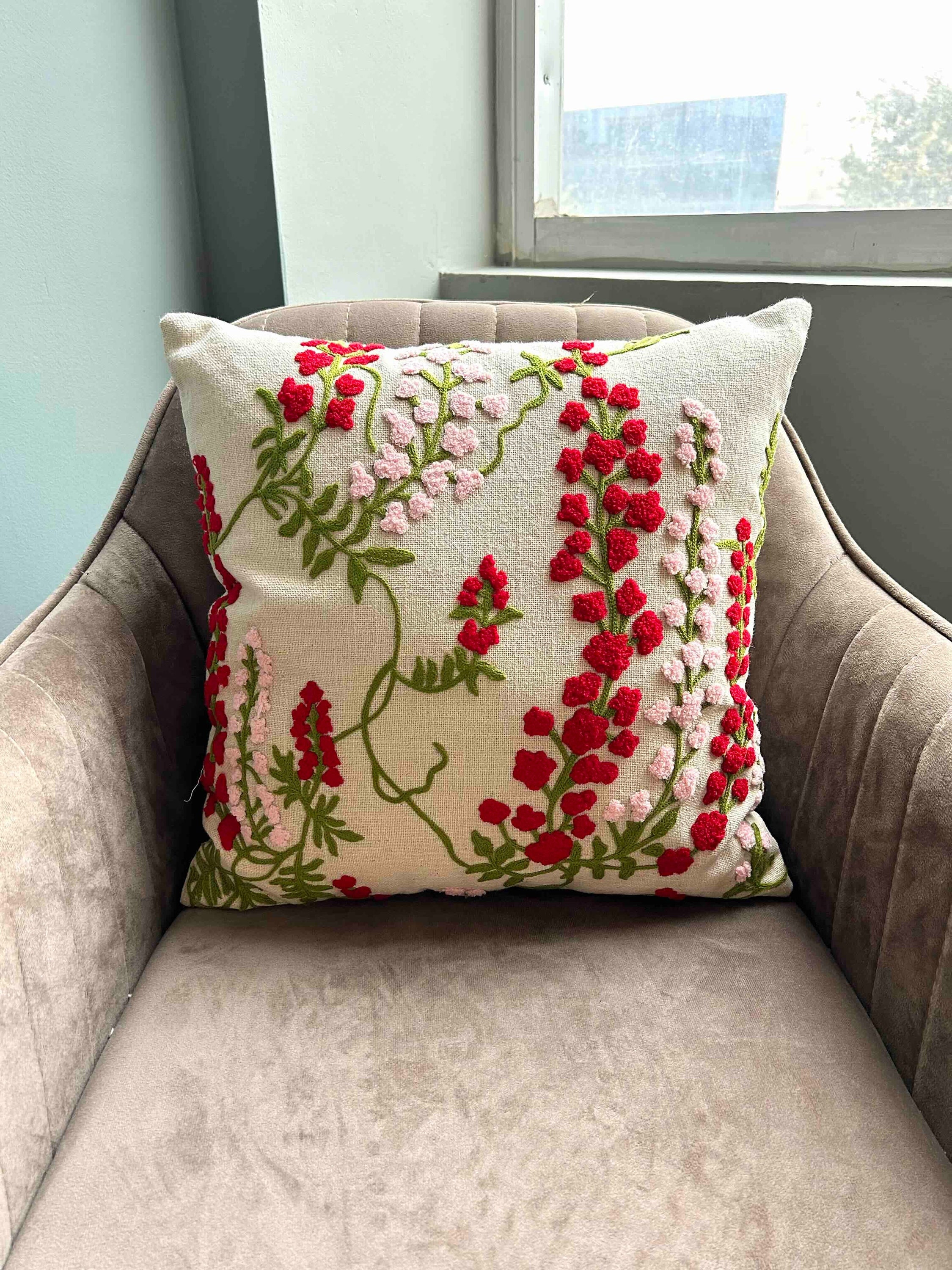 手刺繍の花柄クッションカバー：コットン製クッション（16 x 16インチ