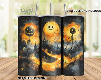 Könnte beinhalten: Drei Halloween-Becher mit einem gruseligen Design. Jeder Becher zeigt eine andere Illustration eines Kürbiskopfes auf einem Skelettkörper, vor einem dunklen, orangefarbenen Hintergrund mit einem Spukhaus und einem Vollmond. Der Text "6 FREE DESIGNS INCLUDED!" ist sichtbar.