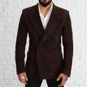 Blazer de ante marrón para hombre: chaqueta clásica con botones