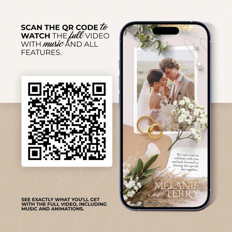 Op de afbeelding: Een smartphone toont een trouwkaartontwerp met een foto van een stel, gouden trouwringen en bloemaccenten. De tekst op het scherm luidt: "SCAN DE QR-CODE om de volledige VIDEO MET muziek EN ALLE FUNCTIES te bekijken."