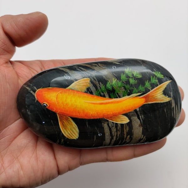 Poissons koi de roche peints à la main, roche de poisson peinte, décor unique de poissons koi, étang à poissons, aquarium, roche de décoration.