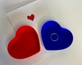 Jesmonite Heart Jewellery Dish, Sieradenopslag, Ringschotel in rode of blauwe kleur, Heart Jewelry Dish, Ringhouder, Decoratief dienblad