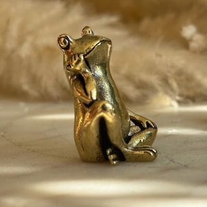 Solid Brass Thinking Frog Figurine – Vintage Miniature Sculpture