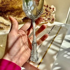 Antique Art Nouveau Silver Plated Serving Spoon with Botanical Acanthus Relief — English c.1900s