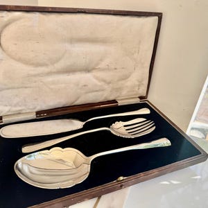 Vintage Silver-Plated Serving Set in Original Fitted Box – Knife, Fork & Spoon Made in England
